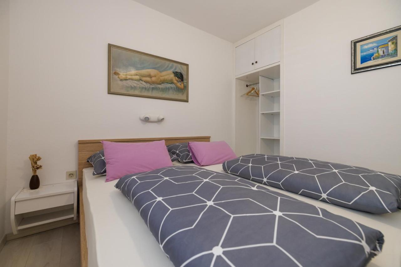 Apartments Lovorik Krk Town Exterior foto