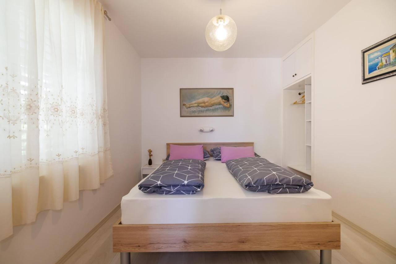 Apartments Lovorik Krk Town Exterior foto