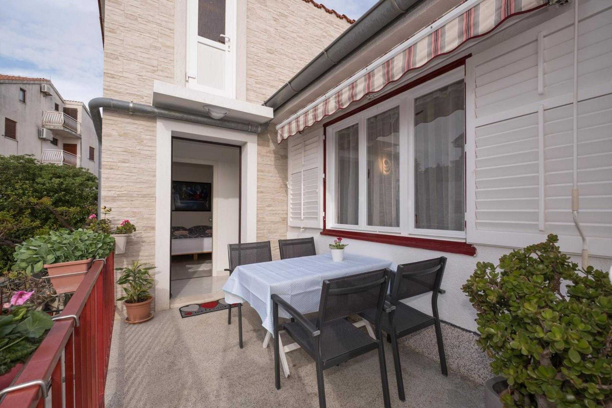 Apartments Lovorik Krk Town Exterior foto